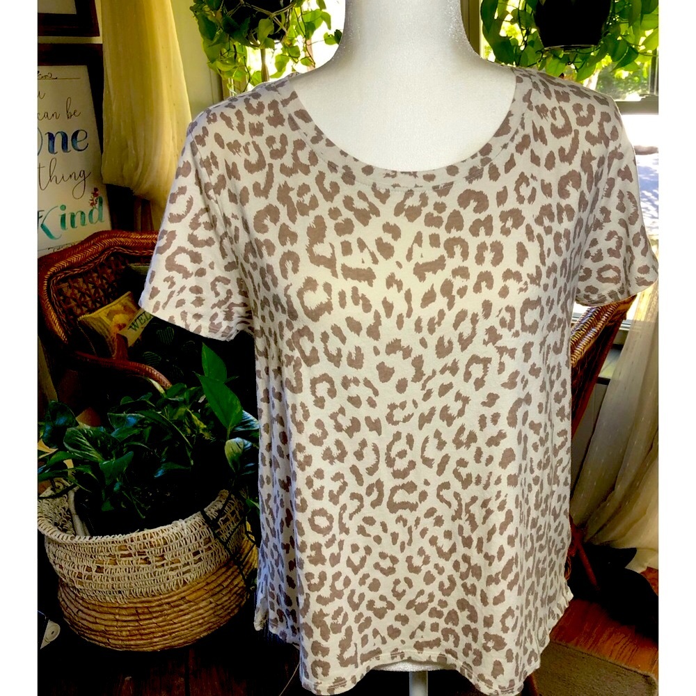 Cheetah print tee/ Lucky Brand - 2 sided cotton women’s size large EUC